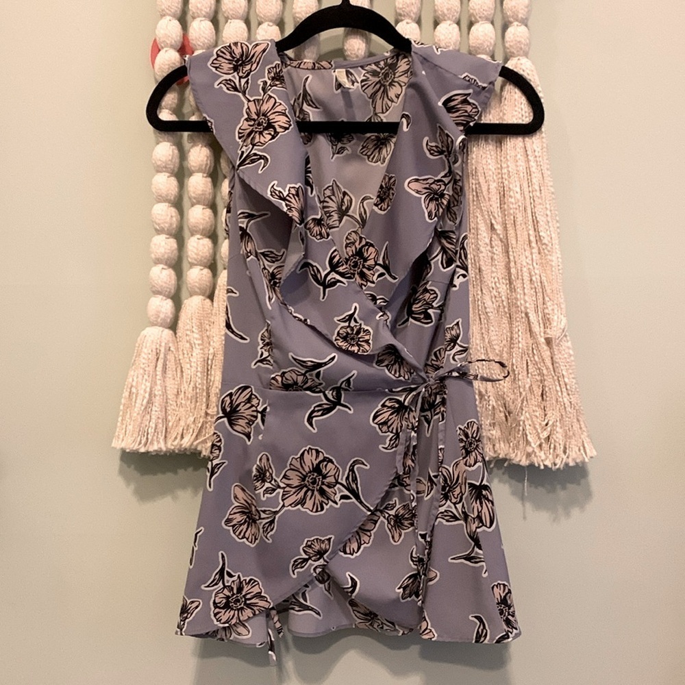 Japna Lavender Floral Wrap Blouse Shirt Size Small Flutter Bodice Sleeveless
